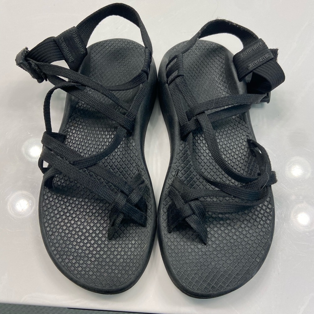 Chaco’s black Z2 size 7
